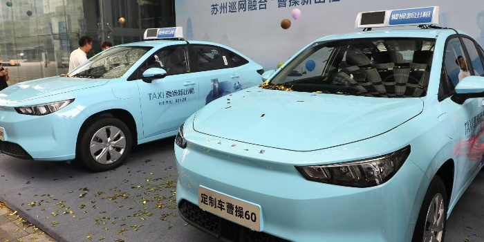 曹操新出租全新涂装车辆亮相苏州